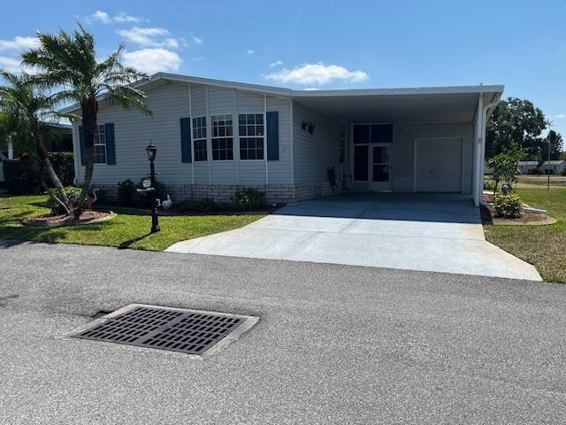 Winter Haven, FL Mobile Home for Sale located at 1207 Las Brisas Lane Four Lakes Golf & Country Club